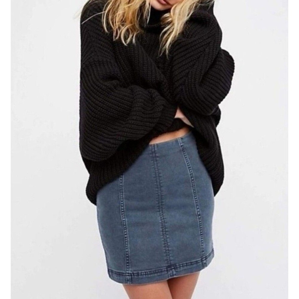 Free People Modern Femme Stretchy Denim Mini Skirt Blue Boho Minimalist Size 8